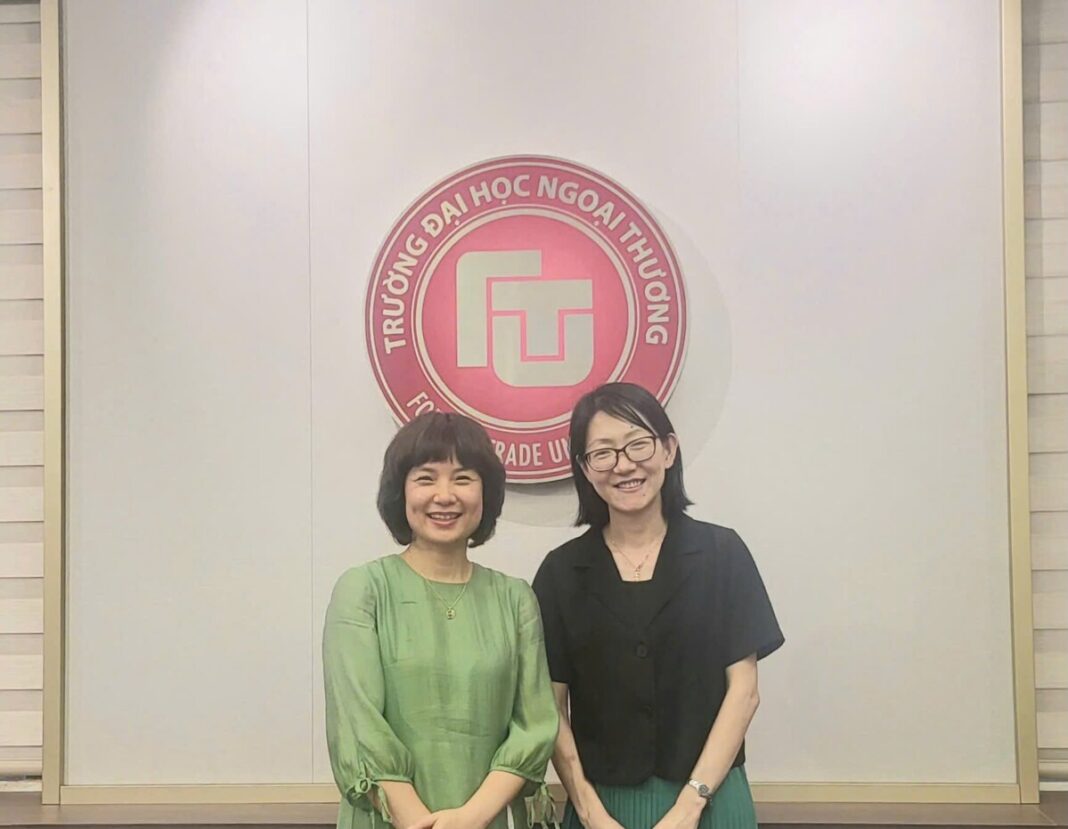 PGS.TS Phạm Thu Hương và TS Lin Mi trong buổi gặp gỡ