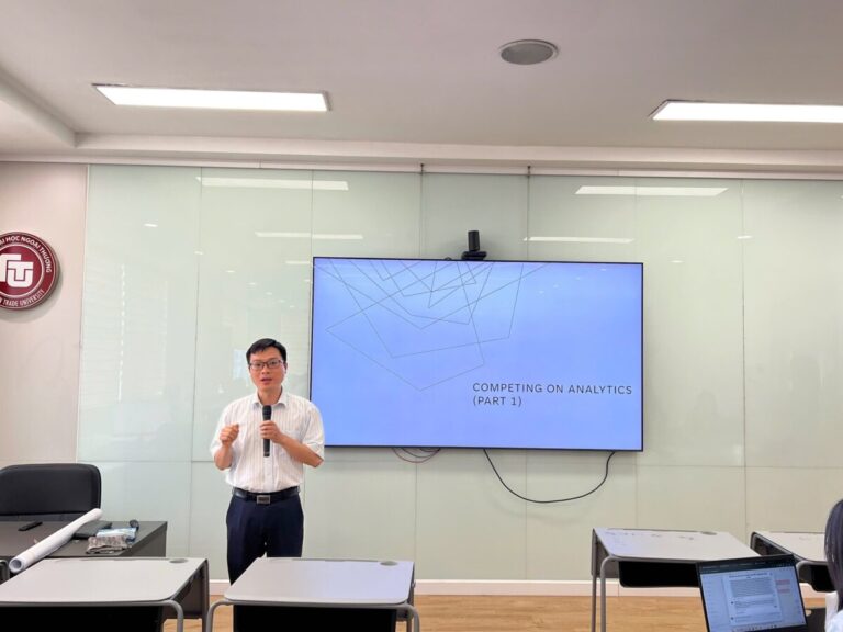Co-teaching cùng chuyên gia – học phân tích dữ liệu thực chiến cùng sinh viên CTTT i-Hons