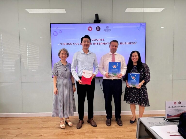 [Recap] Giao thoa văn hóa – mở rộng tư duy toàn cầu cùng Tham tán Thương mại và Đầu tư, Đại sứ quán Australia (buổi học Co-teaching #1 trong khuôn khổ học phần “Cross Culture in International Business”)