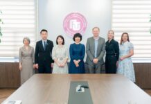 LÃNH ĐẠO TRƯỜNG ĐH NGOẠI THƯƠNG TIẾP VÀ LÀM VIỆC VỚI ĐOÀN CÔNG TÁC CỦA TRƯỜNG KINH DOANH, KINH TẾ VÀ LUẬT, ĐẠI HỌC QUEENSLAND (ÚC)